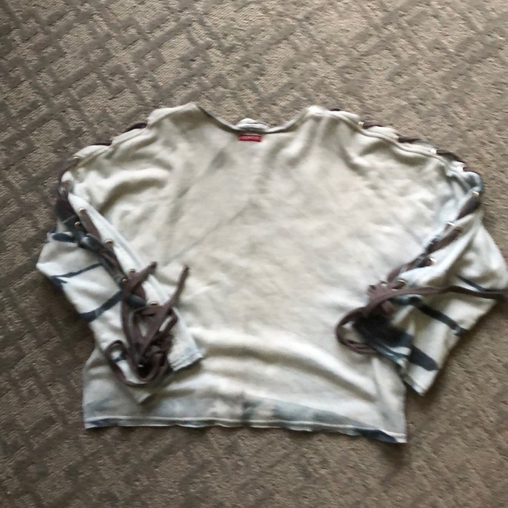 Sweater - Picture 4 of 5